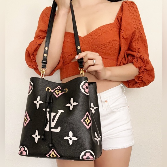 Louis Vuitton Neo Noe MM Black Bucket Bag Wild at Heart Giant Monogram Pink - Picture 2 of 12